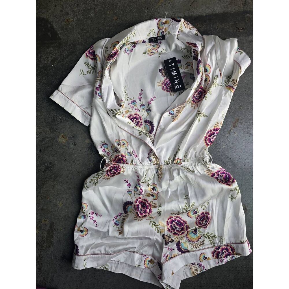 TIMING FLORAL ROMPER - Picture 8 of 9
